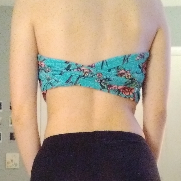 Multipurpose Blue Floral Scarf 💙 - Picture 3 of 4